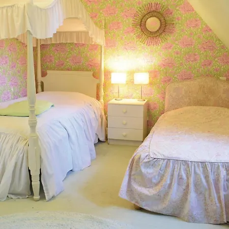 4 Bedroom Beautiful In Bosroumois