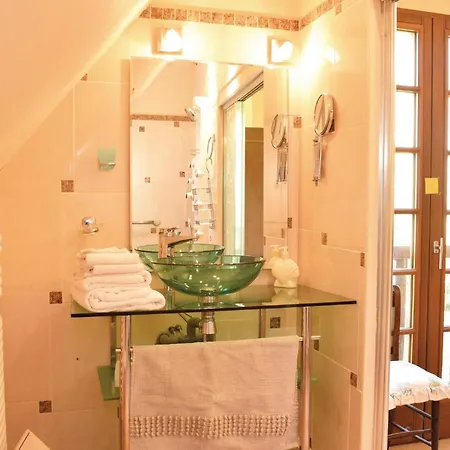 Дом отдыха 4 Bedroom Beautiful In Bosroumois *